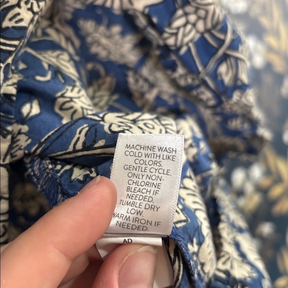 J. Jill Pure Jill Elements Floral Blue and Cream Blouse Summer Size LT - Picture 4 of 6